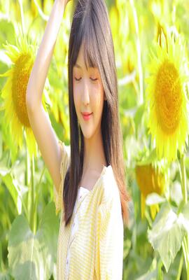 Baby新剧路透曝光 穿蓝裙清丽笑靥如花