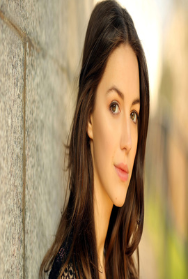 葡萄架下的女神